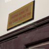 Biển chức danh đế gỗ, Bảng tên chủ tịch inox, Biển chức vụ công sở, Bảng tên nhân viên ủy ban