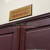 Biển chức danh đế gỗ, Bảng tên chủ tịch inox, Biển chức vụ công sở, Bảng tên nhân viên ủy ban