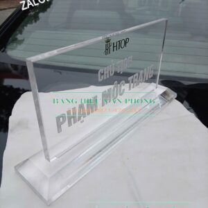 Biển chức danh để bàn, bảng mica trong để bàn, bảng tên đặt bàn, biển mica khắc