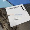Bảng phòng họp trạng thái, bảng trượt phòng họp vuông, bảng meeting room mica, bảng đẩy kéo phòng họp
